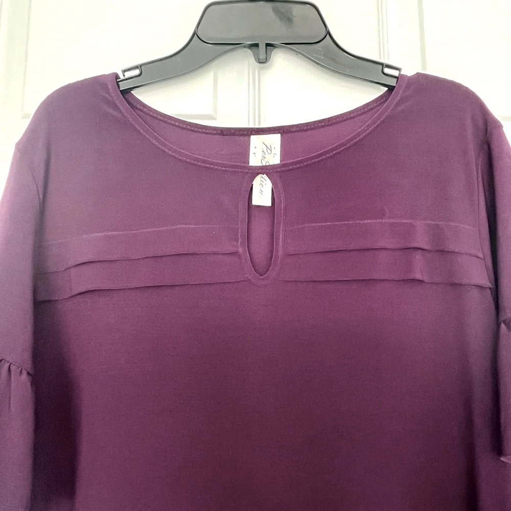 3/$25 Like-New Perseption Blouse - Picture 2 of 5